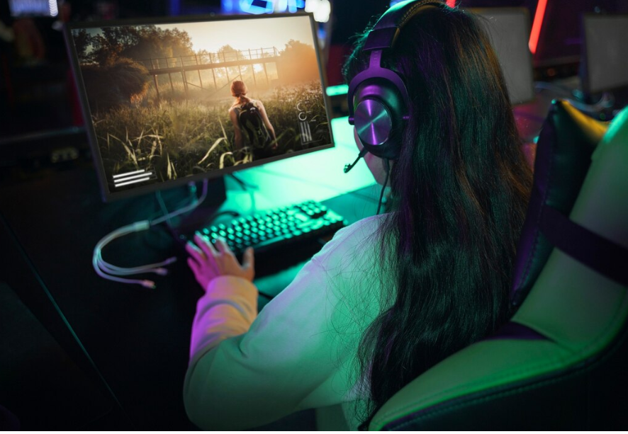 Источник изображения: https://ru.freepik.com/free-photo/high-angle-woman-playing-videogame-computer_24799462.htm#fromView=search&page=1&position=7&uuid=0c22c75c-9cfe-40bb-b571-6d2e1859e0cc