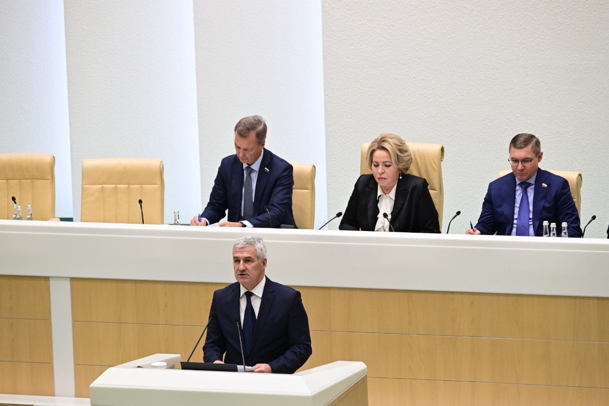 Глава Карелии А. Парфенчиков представляет проекты, под которые республика просит деньги.