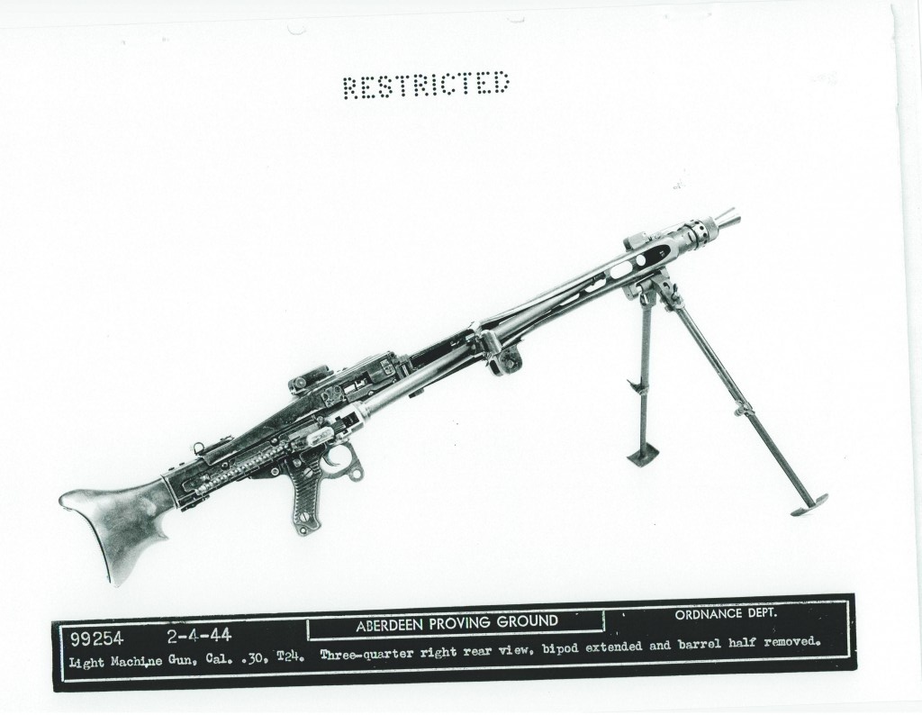 Пулемёт T24, замена ствола.