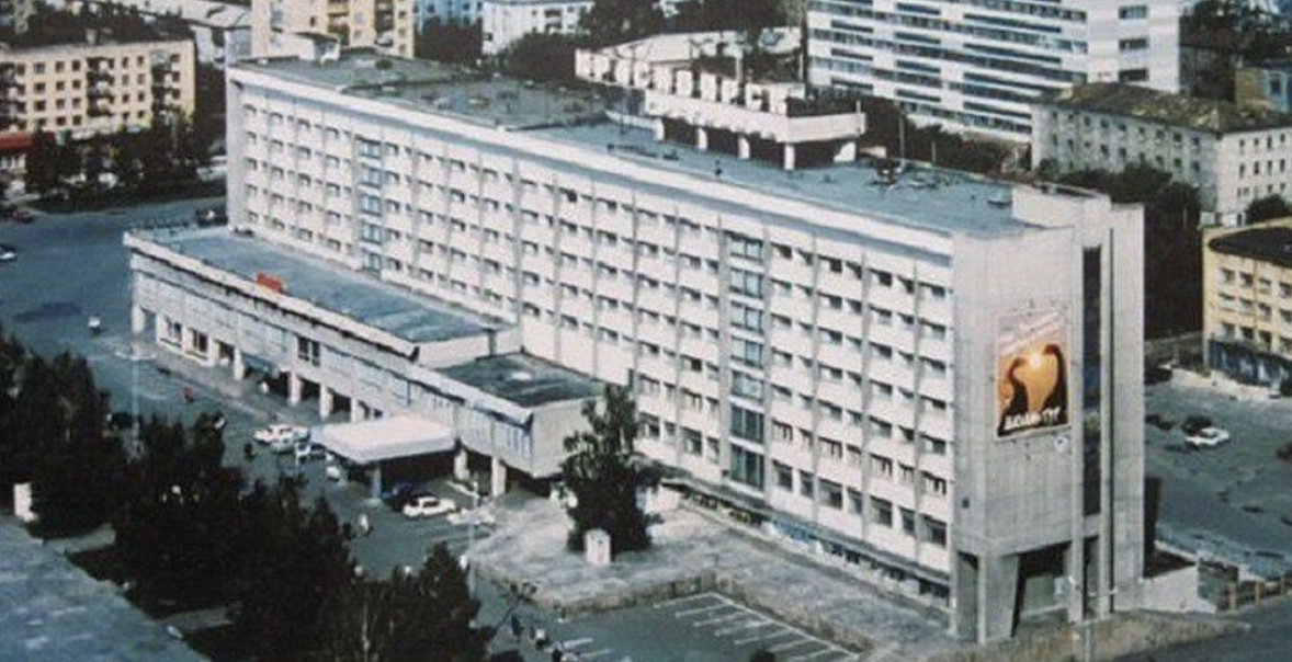 Гостиница "Красноярск", где проживали участники ЧМ-97, в середине 90-х. Источник фото: "Красноярск нашего детства"