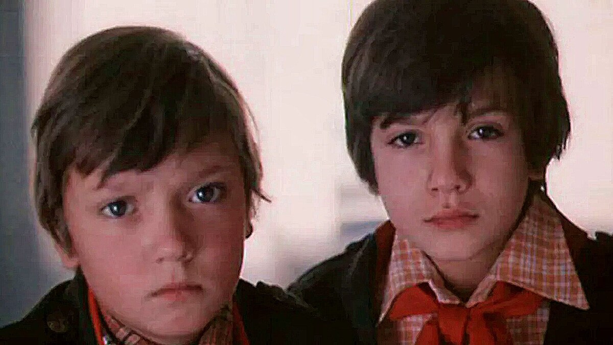 Дяди и Тёти, пожалуйста, не надо...Кадр из фильма "Приключения Петрова и Васечкина".