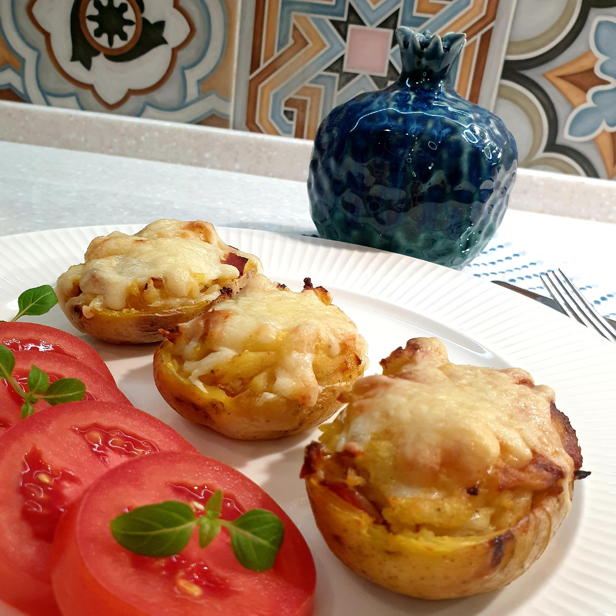Картофельные лодочки с беконом (дважды запечённый картофель)