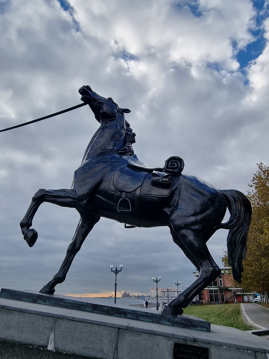 Новороссийск. Памятник "Исход". Фото автора статьи.