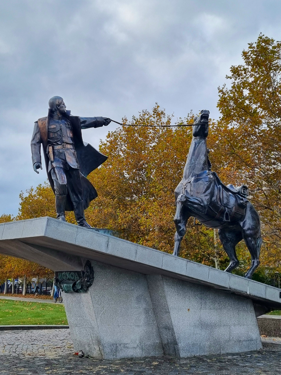 Новороссийск. Памятник "Исход". Фото автора статьи