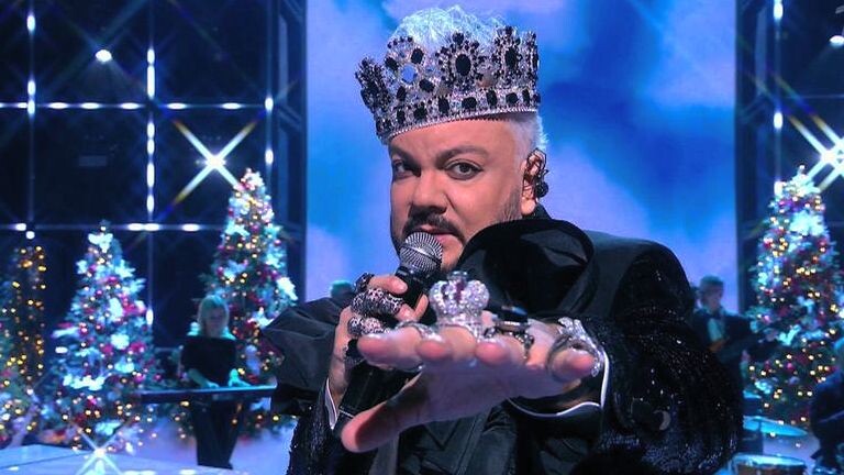 В образе Деда Мороза Филипп готов выступить за 12 млн руб, а обычное выступление 10 млн руб.