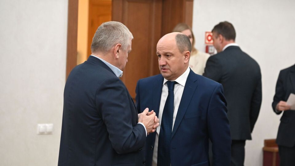    Юрий Шамков (спиной) и Сергей Приб. Источник: пресс-служба АКЗС