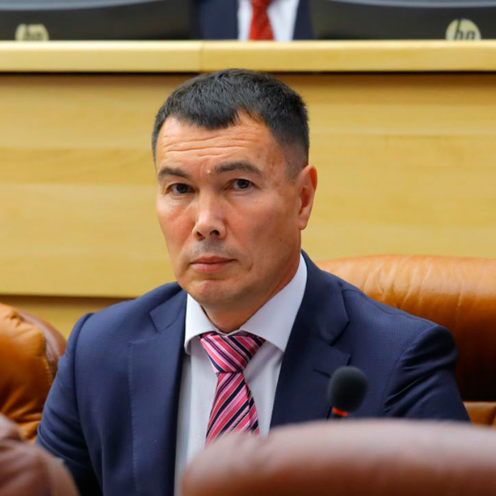 Депутат Законодательного собрания Иркутской области Евгений Сарсенбаев выразил свою позицию в связи с введением новых дифференцированных тарифов на электроэнергию, утвержденных правительством России. По его словам, это решение станет серьезным ударом для жителей региона, особенно для владельцев частных домовладений.