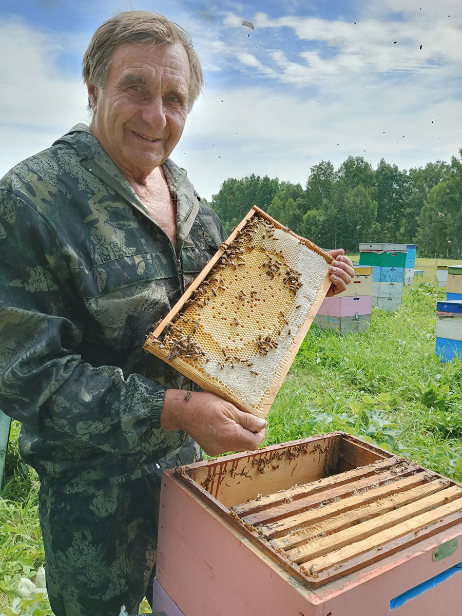 Дедушка Жуков – пасечник с сорокалетним опытом!