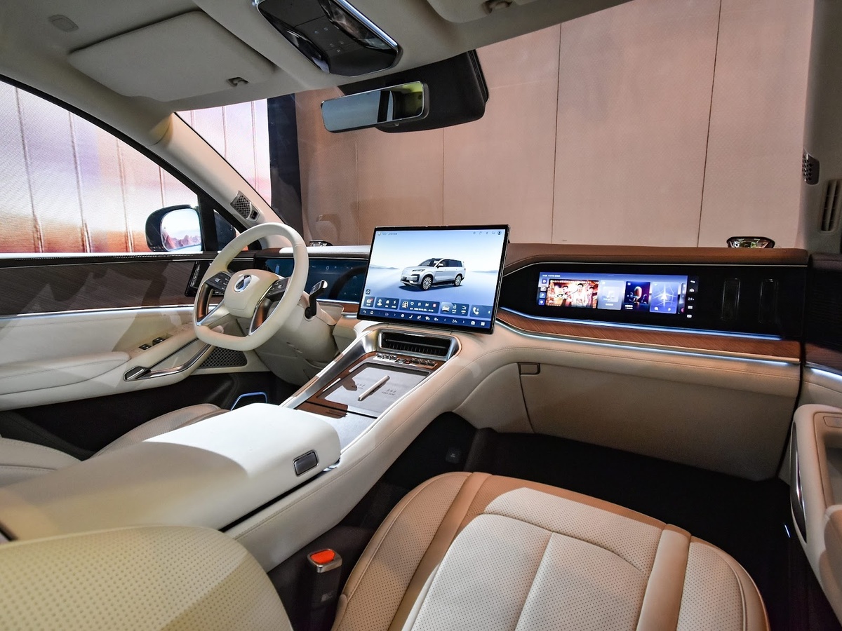 Передняя часть салона