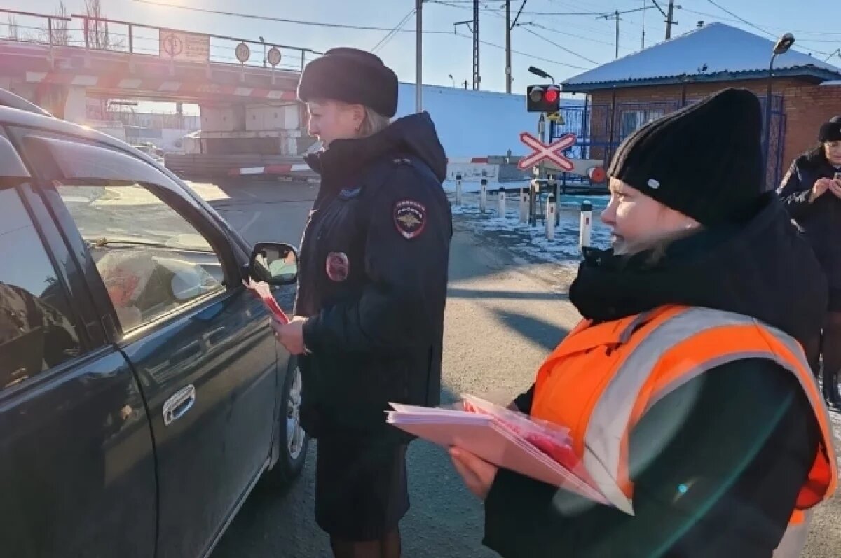    5000 омичей узнали о правилах проезда через переезд