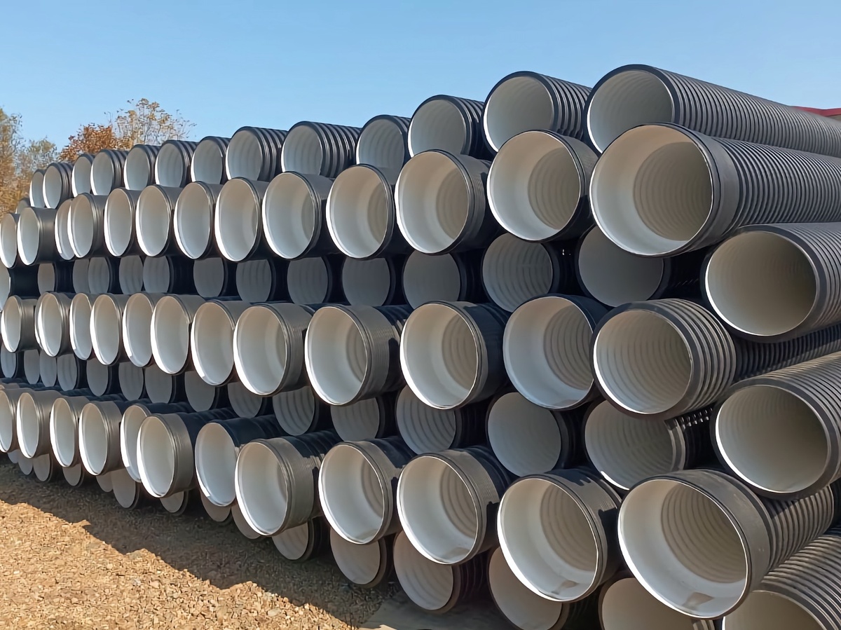 Компания «Артемовский трубный завод» запустила производство полимерных труб / фото: КРДВ