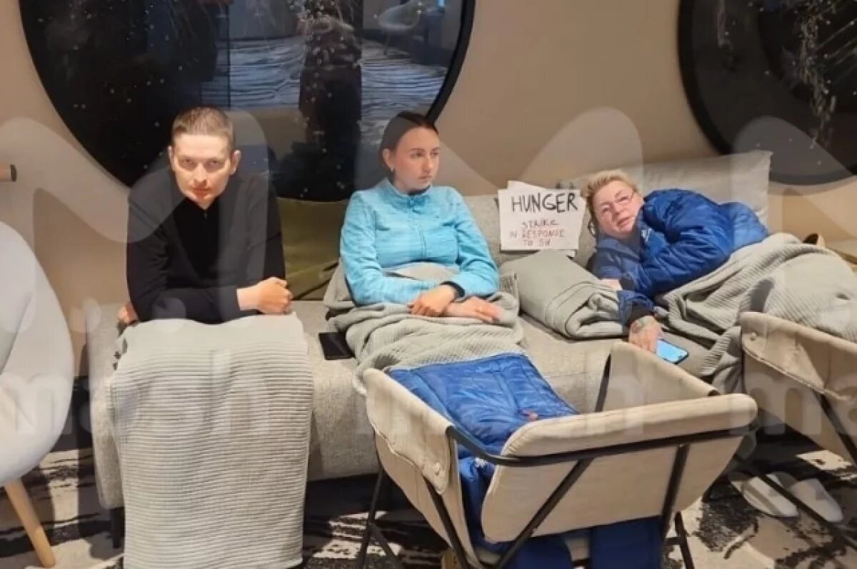    Mash: россияне устроили голодовку из-за сорванного круиза на Антарктиду