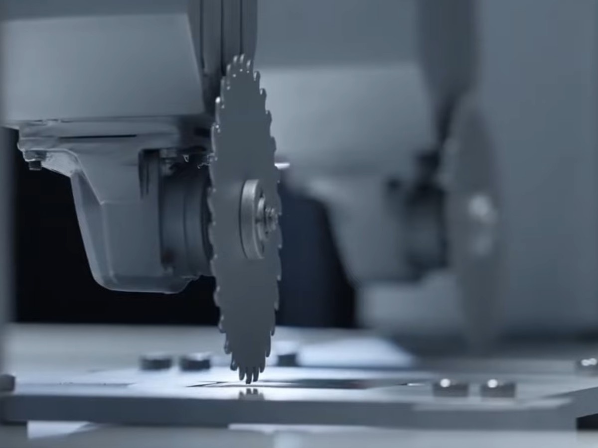    HUAWEI Mate X6 проверили на прочность и эффективность охлаждения [ВИДЕО]