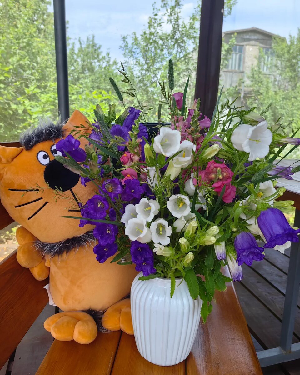 Такой небанальный букетик точно не оставит никого равнодушным