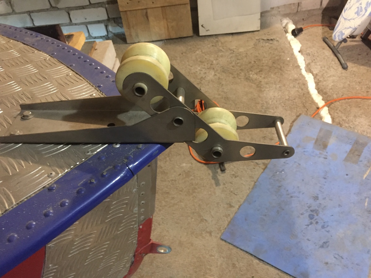 Установка на носу лодки