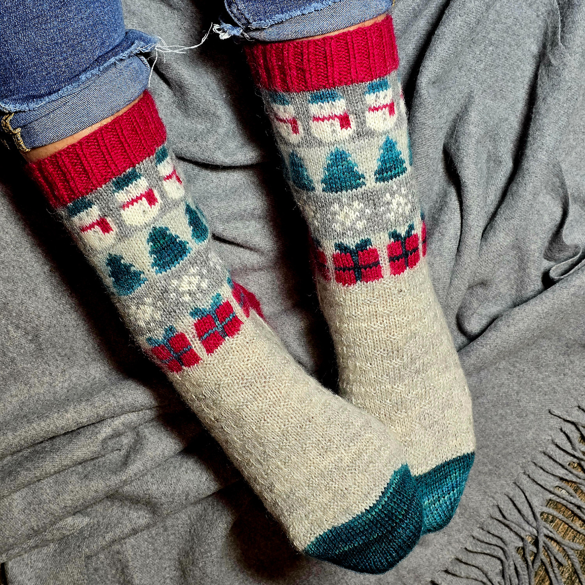 Вязала из Drops Fabel. Схемы жаккарда скоро опубликую 