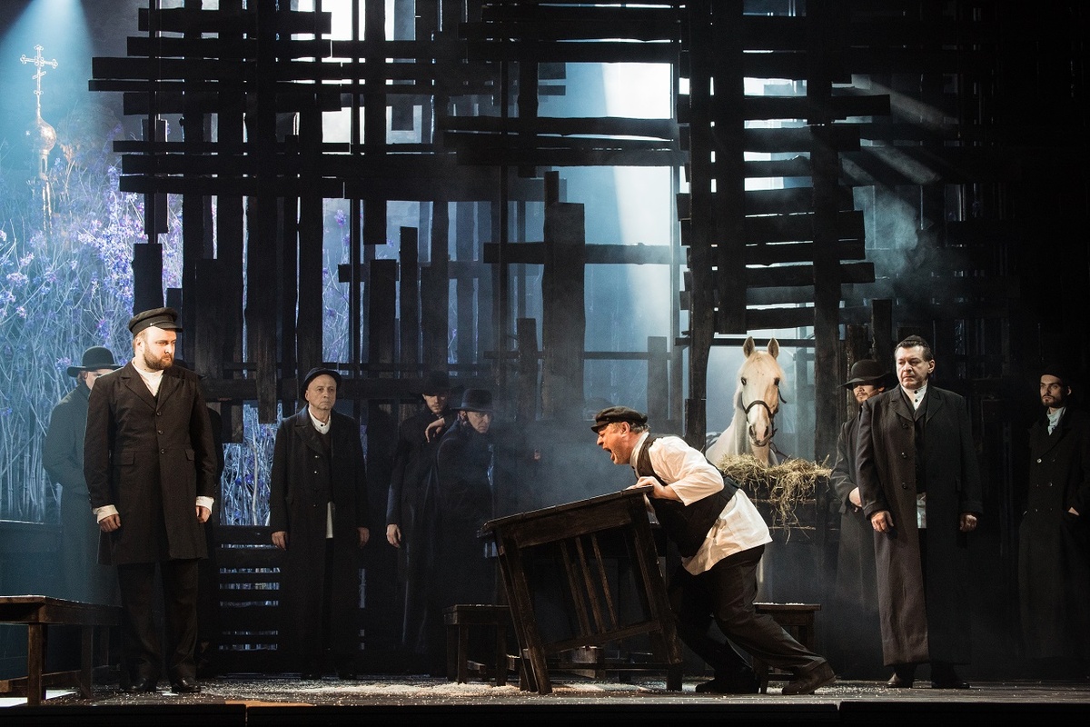 Тевье молочник скоро замолчит.