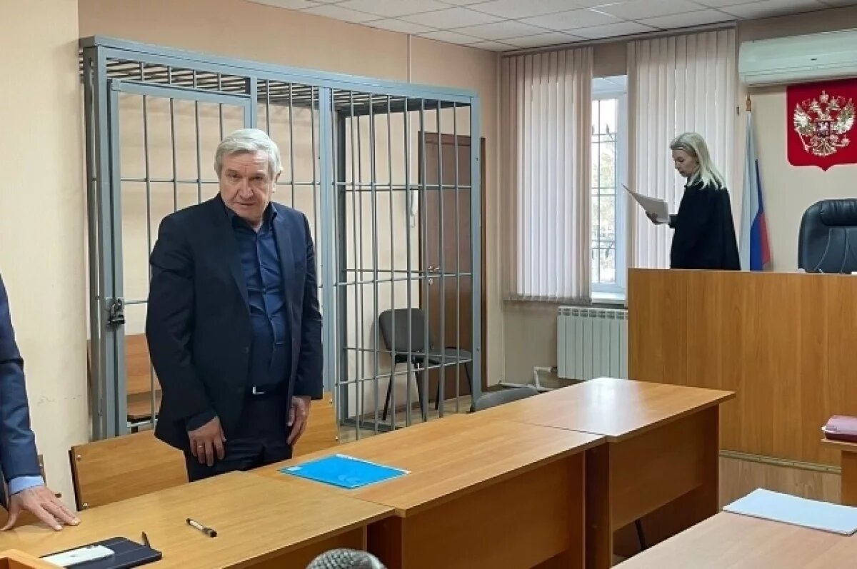    Начальника инспекции госстройнадзора НСО могли подкупить коньяком за 23 тыс