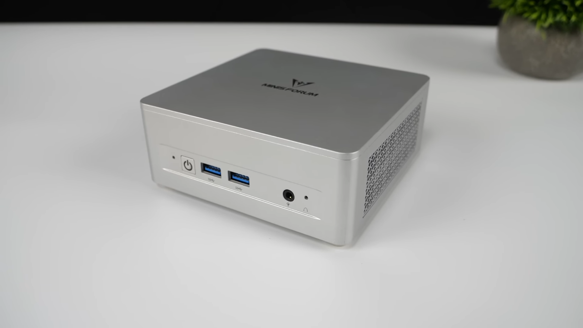    Minisforum выпустила мини-ПК с мощным процессором и возможностью апгрейда