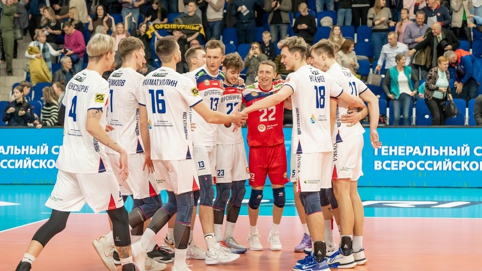    Оренбуржцы победили в первом после переименования матче