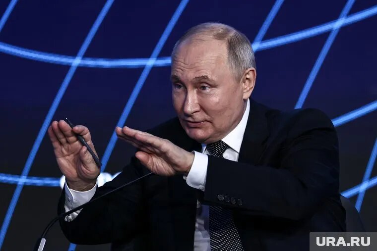 Владимир Путин подробно высказался об украинском конфликте в рамках саммита стран ОДКБ в Казахстане 28 ноября. Фото: Владимир Андреев © URA.RU