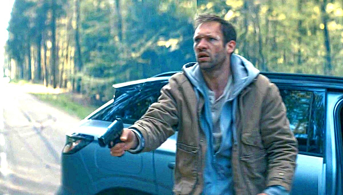 Абсолютно с ним согласен. Вести детективное расследование в горах, на свежем воздухе очень приятно. Но вот бегать по горам за злодеями - та ещё пытка. 