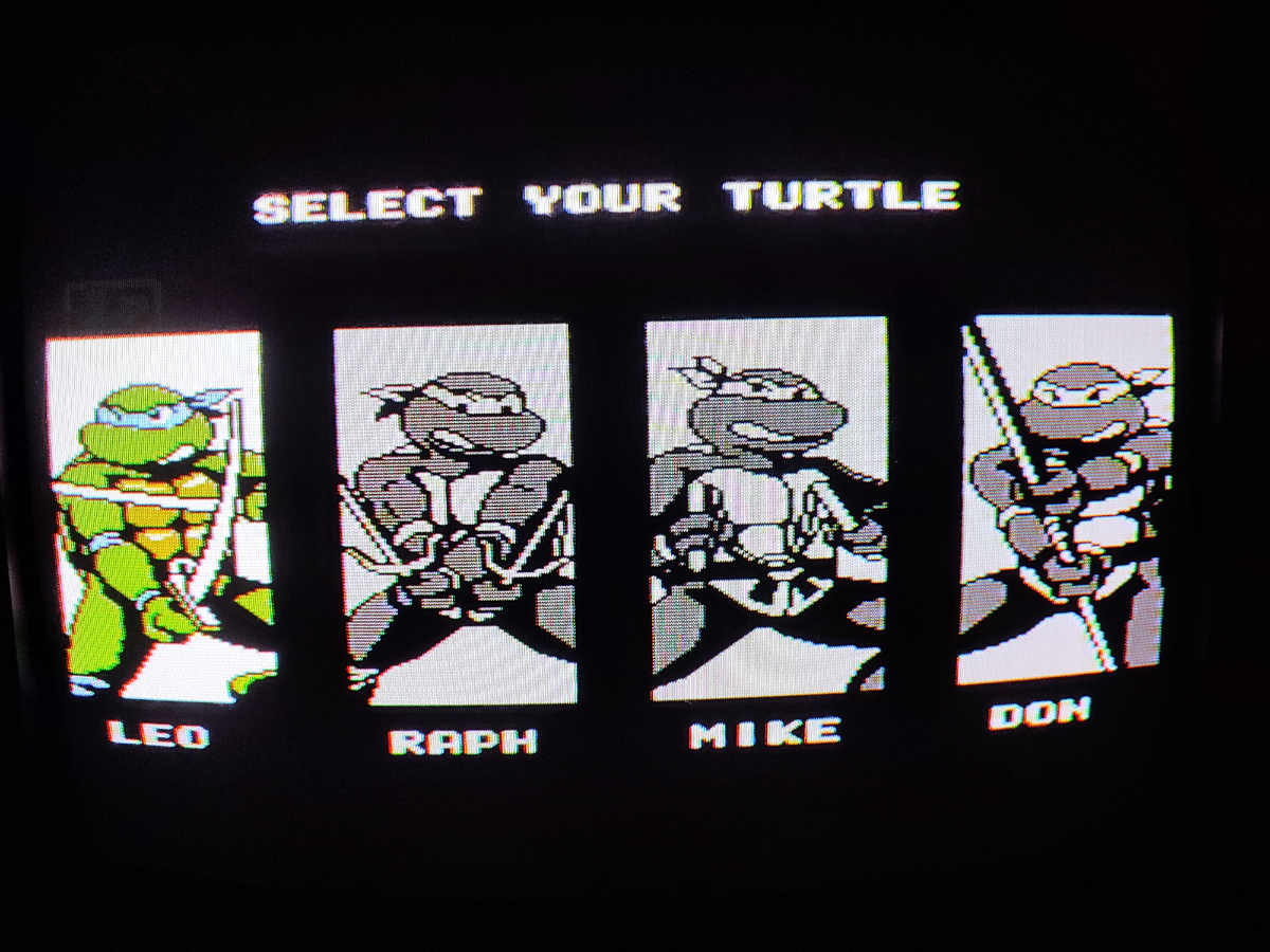 Фото сделаны мной. На фото игра "Черепашки ниндзя 3". Оригинал игры "Teenage Mutant Ninja Turtles III: The Manhattan Project" был разработан и издан Konami в 1991г. для платформы NES. Фото демонстрирует начальную заставку игры, а так же общий визуальный фон игры. Подробнее об этом рассказано в статье. Все материалы принадлежат правообладателям и размещены исключительно в информационных целях.