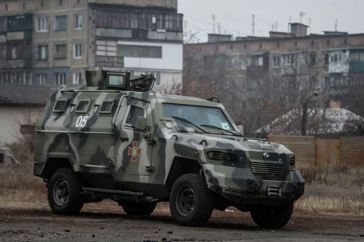     Украинский военный бронетранспортер КрАЗ «Кугуар» / Gettyimages.ru / NurPhoto