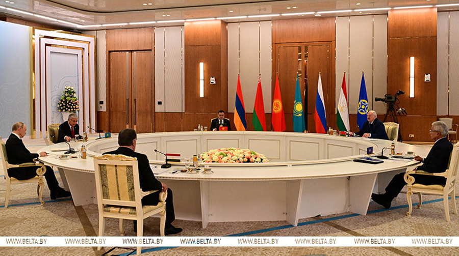     Глобальные инициативы, угроза восстания машин и крепкий "Орешник". О чем говорил Лукашенко на саммите ОДКБ