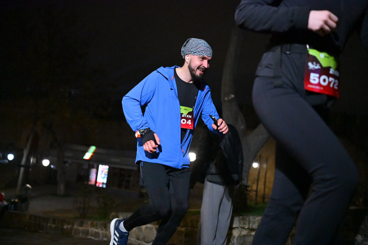 Фото с ночного полумарафона "Огни Дербента" 2024