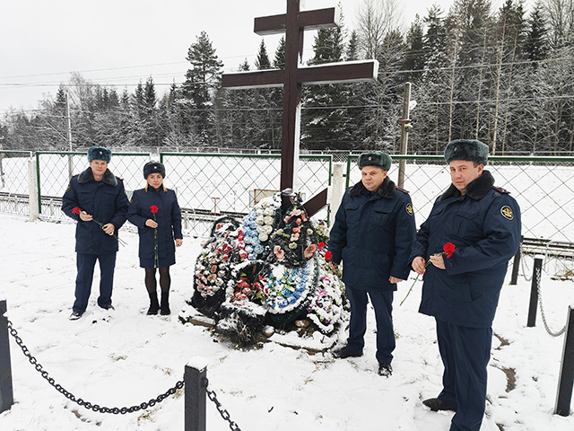 Сотрудники ЛИУ-3 УФСИН России по Тверской области почтили память жертв теракта