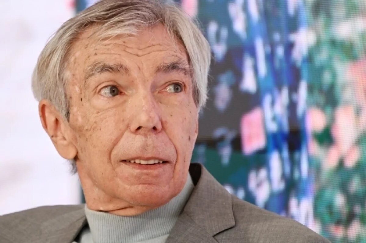    Mash: телеведущий Николаев стал стараться курить меньше 50 сигарет в день