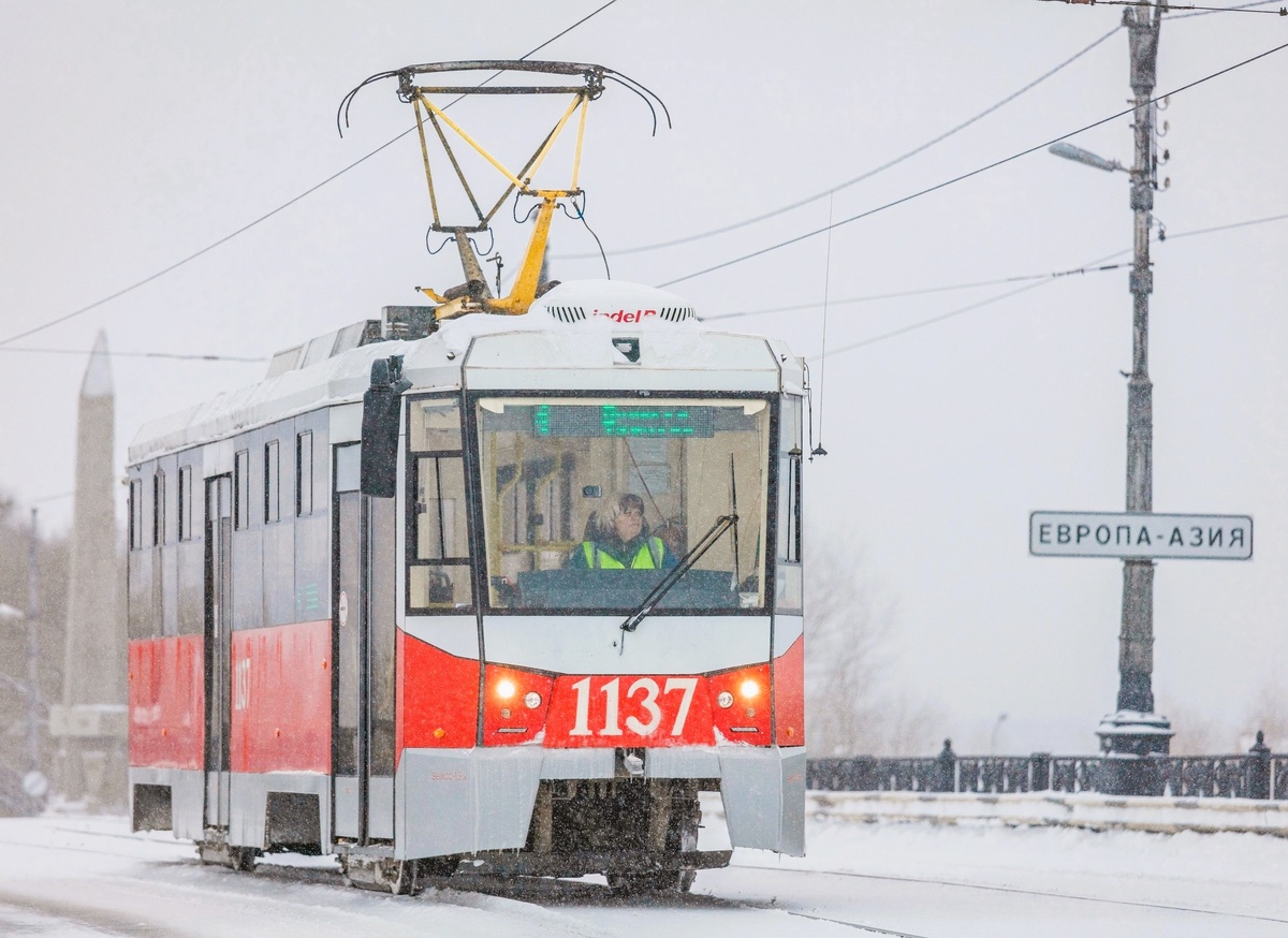 Магнитогорский трамвай №4 пересекает границу двух частей света