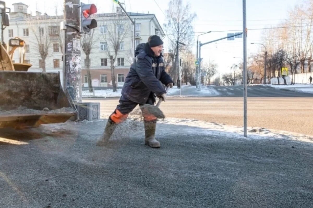    Уборку тротуаров и остановок от грязи и наледи усилят в Екатеринбурге