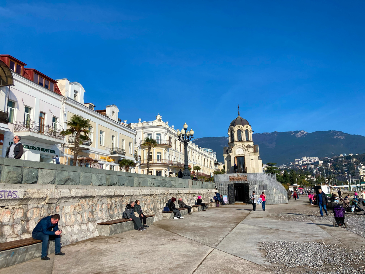 Набережная Ялты в декабре