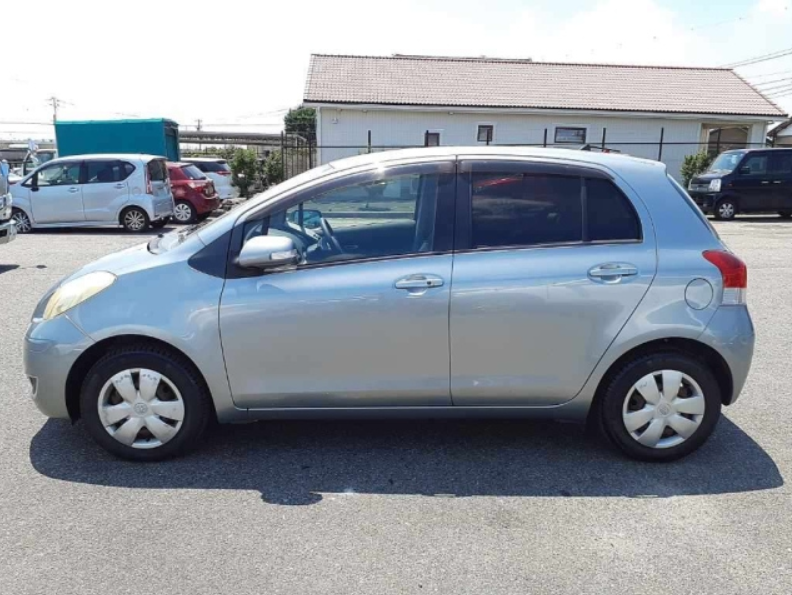 Toyota Vitz, 2008 г.в. Фото из Яндекс.Картинки