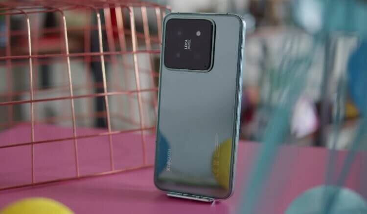    Флагманы Xiaomi уже давно умеют заряжаться по беспроводу. Фото: GSMArena Official