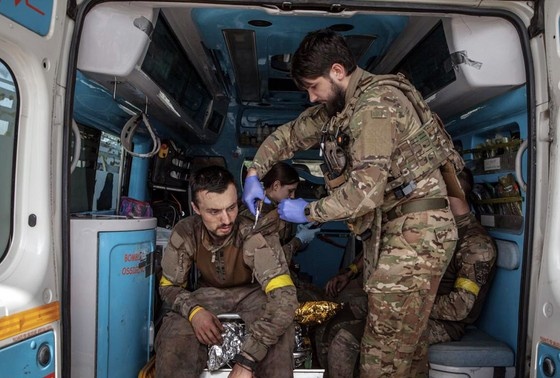    Военнослужащие вооруженных сил Украины в зоне боевых действий