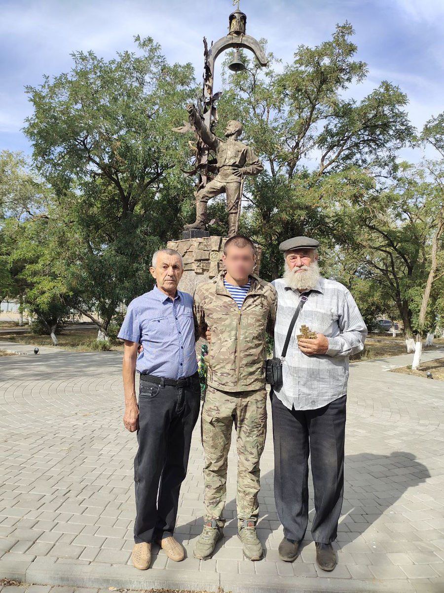 Денис – родовой казак, уроженец станицы Нижний Чир
