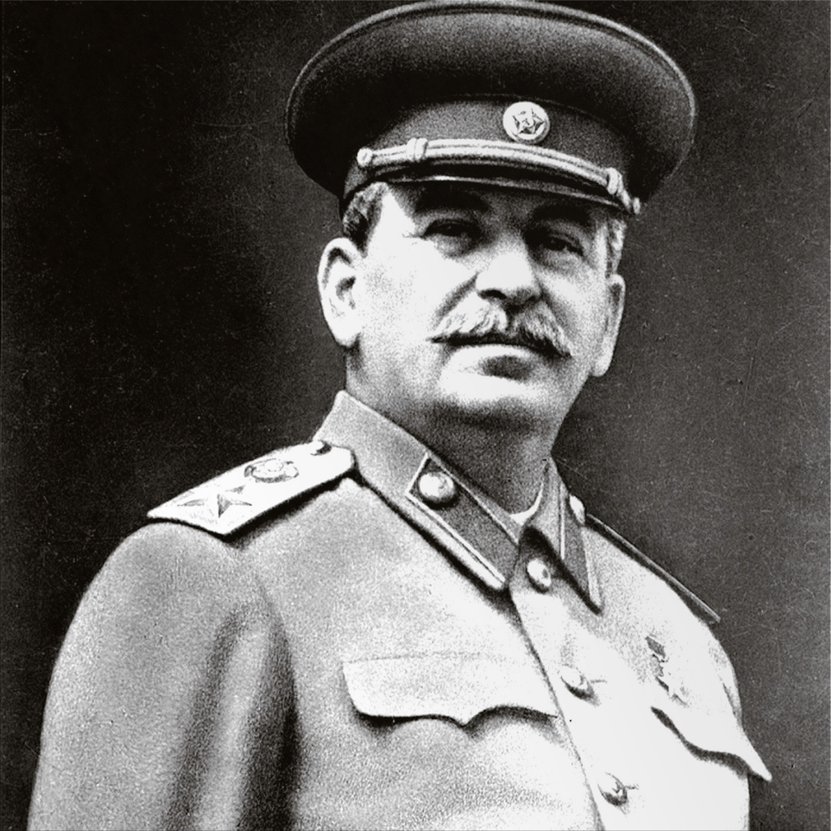 Иосиф Виссарионович Сталин (настоящая фамилия — Джугашвили) — советский политический, государственный, военный и партийный деятель, российский революционер