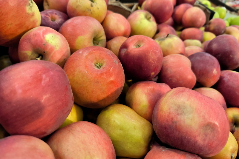    Употребление достаточного количества воды и присутствие клетчатки (порядка 25-30 граммов в сутки) в рационе порой могут помочь решить проблему с кишечником без лекарств. Фото: © Maksim Konstantinov/Globallookpress