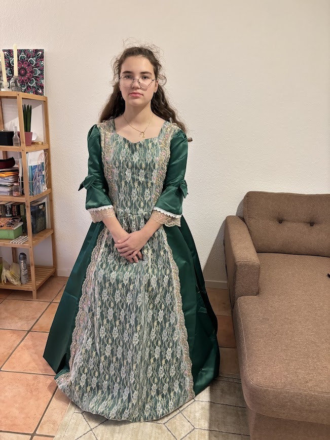 А вот дочь во всей этой ситуации в школе держалась с королевским достоинством