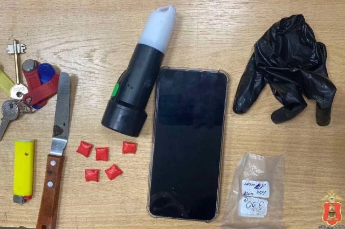    Тверские полицейские поймали женщину, торгующую наркотиками