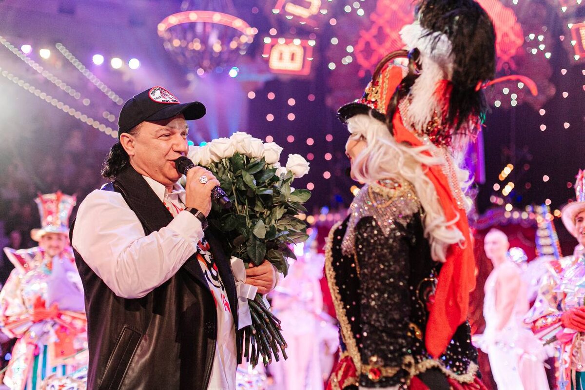 Заслуженный артист РФ Гия Эрадзе поздравляет Татьяну Широкову с юбилеем (г.Тула, 2024)