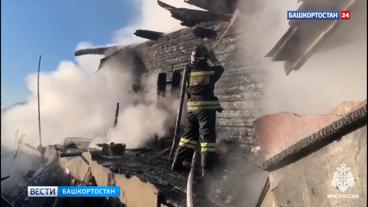    В Башкирии сгорела бревенчатая мечеть