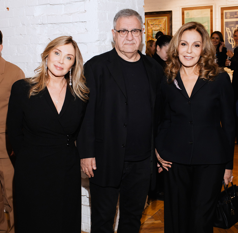 Мария Ушакова, Александр Акопов и Сати Спивакова 