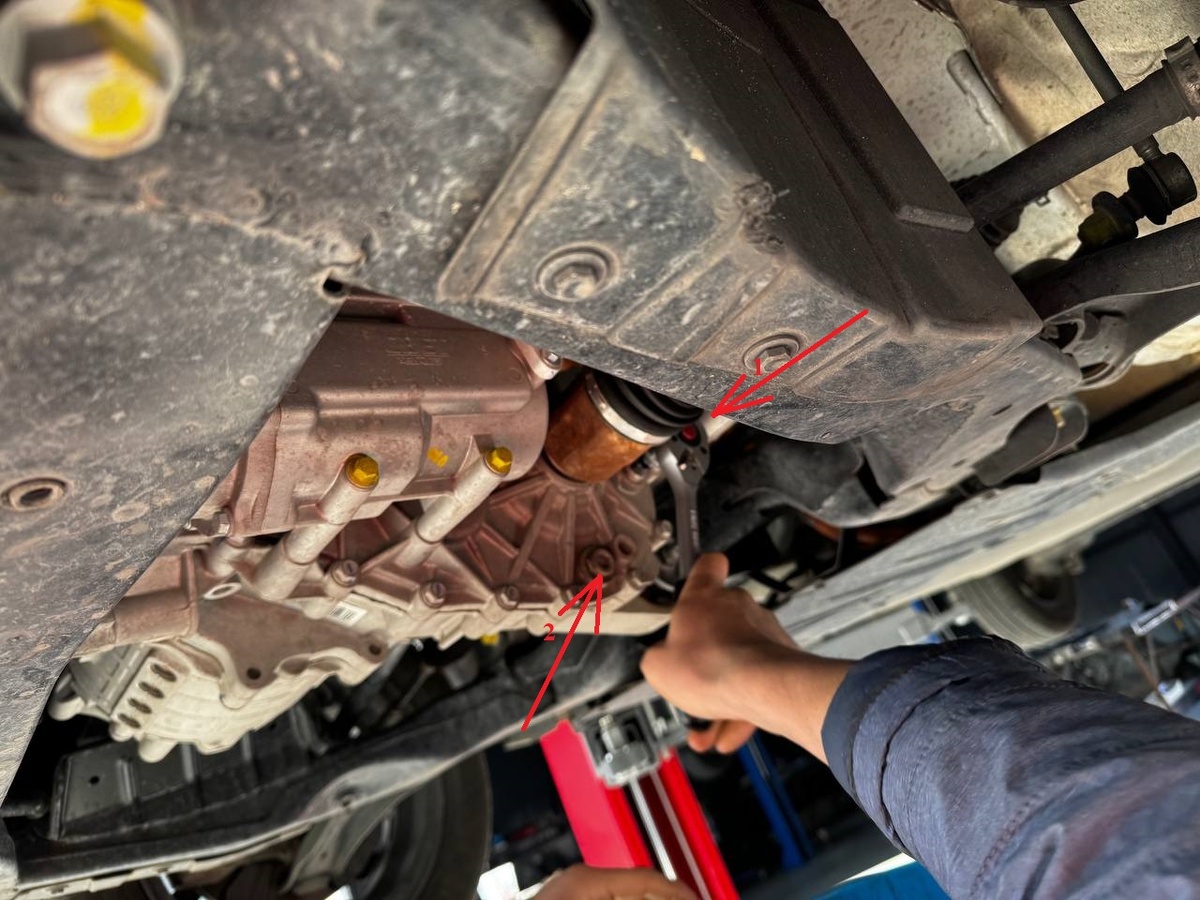 Только не перепутайте и первой верхнюю!!! Не забудьте ёмкость для слива.