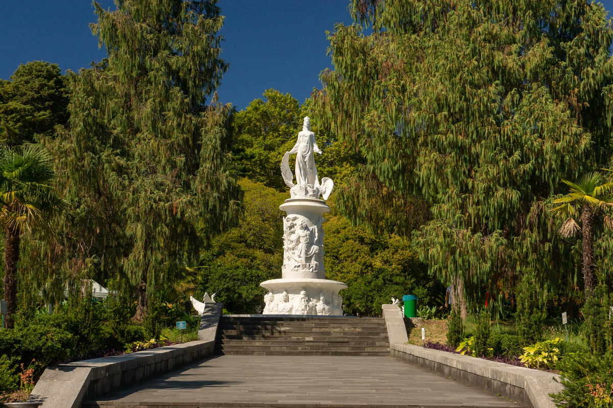 Фото с сайта https://tripguide.ru/fontan-skazka-dendrarii-sochi.htm. Взято с Яндекс.Картинки