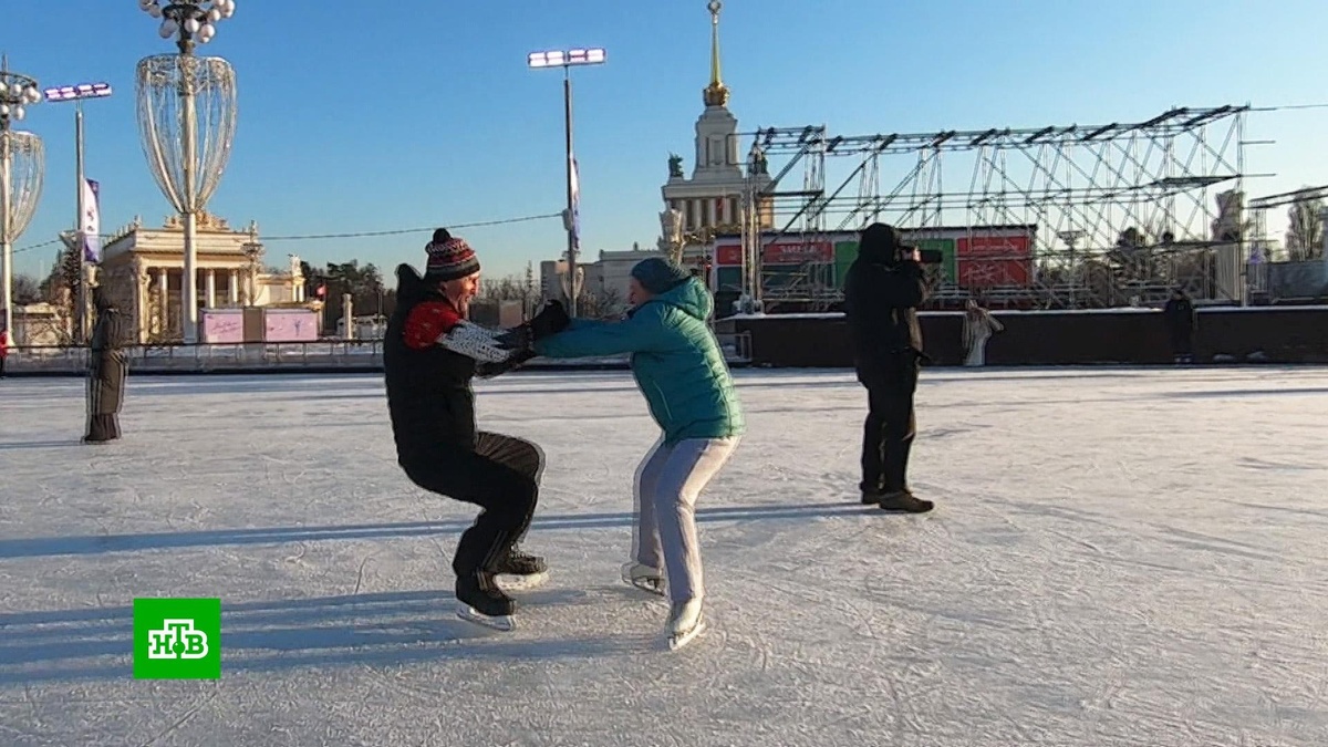   Самый большой каток заработал в Москве