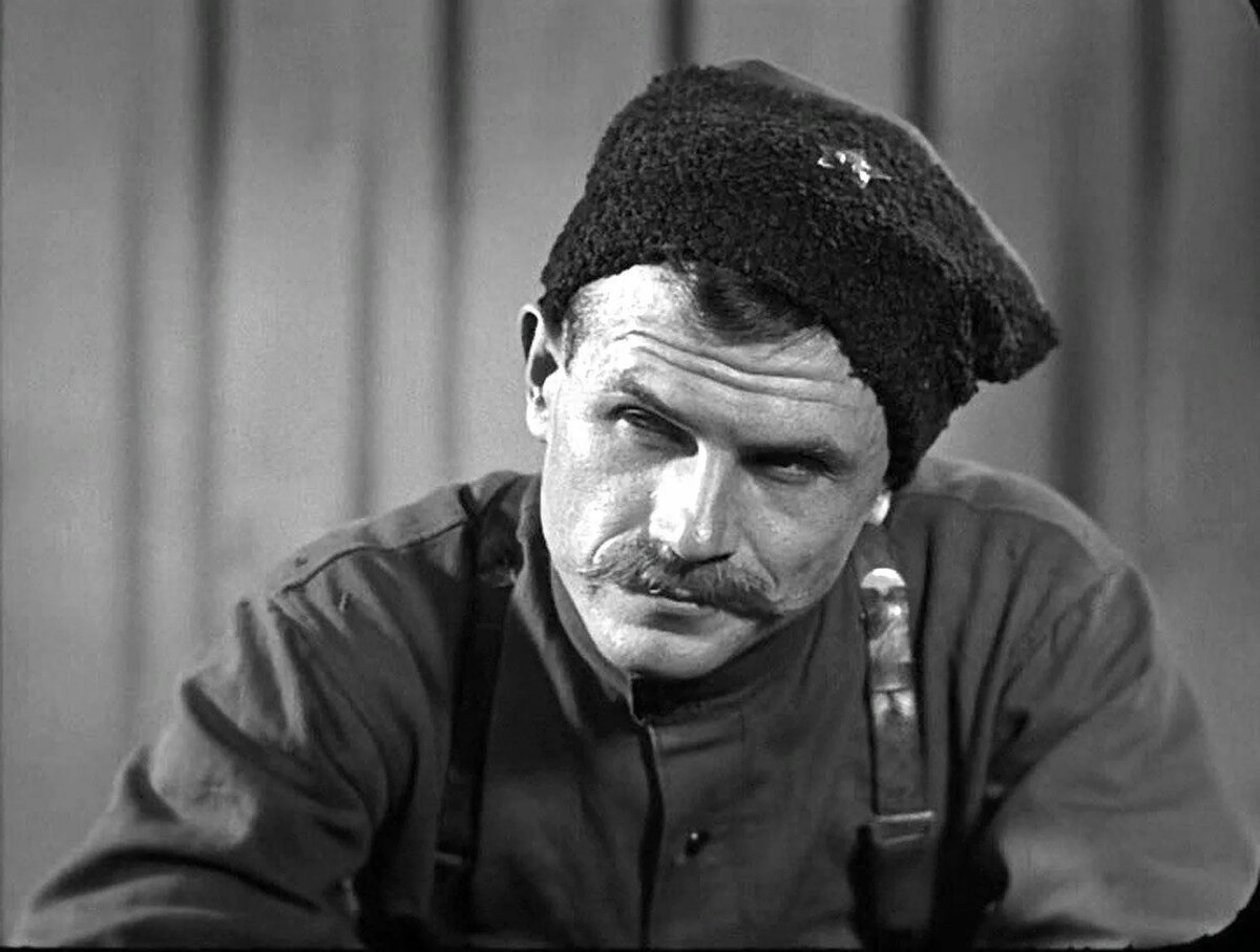 Борис Бабочкин в роли В.И. Чапаева в киноленте "Чапаев" (1934)